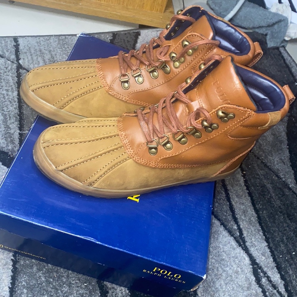 REGLAND NUBUCK SNEAKER BOOT